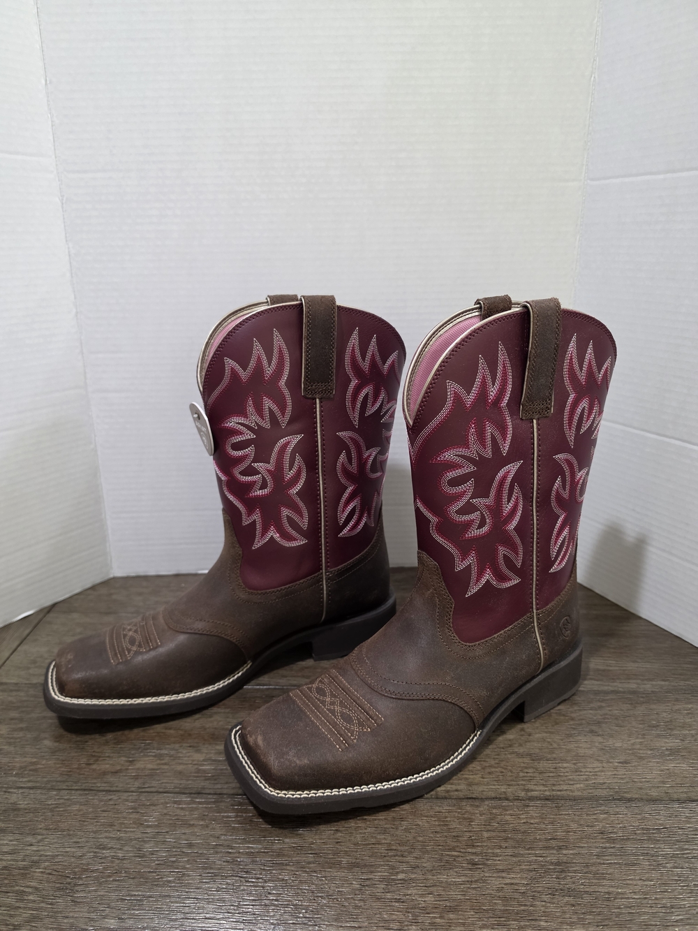 Ariat Women’s Size 10 Western Cowboy Boots Brown Burgundy NWT Square Toe